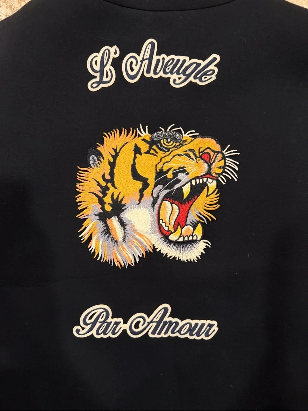 Gucci 2016 Snoopy Peanut / Tiger Embroidery Black Crewneck Sweatshirt